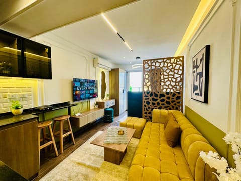 Communal lounge/ TV room, TV and multimedia, Living room, Seating area