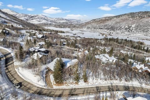 Alpine Luxe - Family Retreat with Views House in Park City
