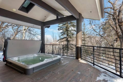 Alpine Luxe - Family Retreat with Views House in Park City