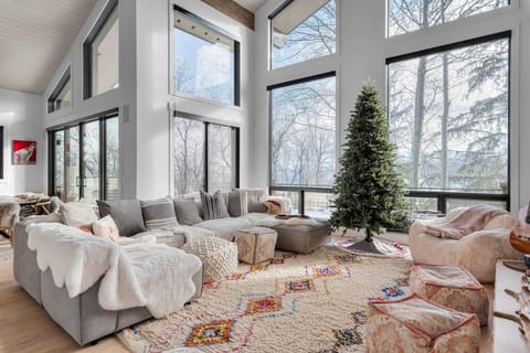 Alpine Luxe - Family Retreat with Views House in Park City