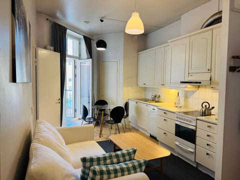 Kitchen or kitchenette, Living room, Seating area, Dining area, dishwasher, oven, stove
