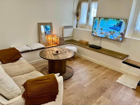 TV and multimedia, Living room, Seating area