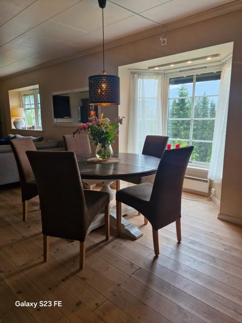 Communal lounge/ TV room, TV and multimedia, Living room, Seating area, Dining area, Evening entertainment