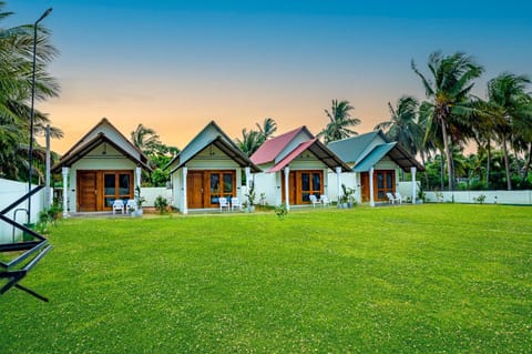 Property building, Day, Natural landscape, Garden, Garden, Garden view