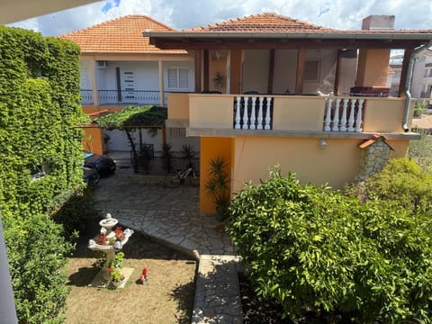 Property building, Day, Garden, Balcony/Terrace, Garden view