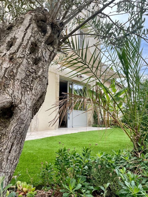 Property building, Day, Natural landscape, Garden, Garden view