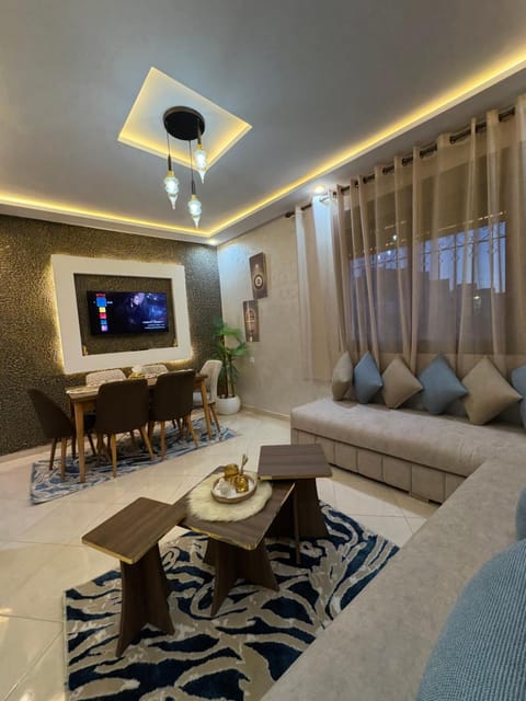 Communal lounge/ TV room, TV and multimedia, Living room, Dining area, air conditioner
