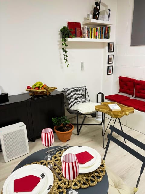 Library, Seating area, Dining area