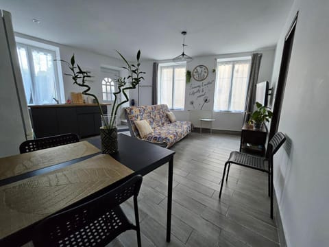 TV and multimedia, Kitchen or kitchenette, Living room