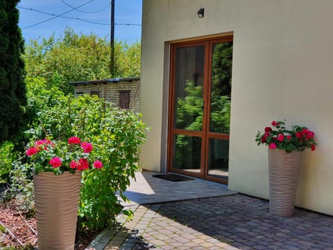 Property building, Facade/entrance, Spring, Day, Garden, Garden view