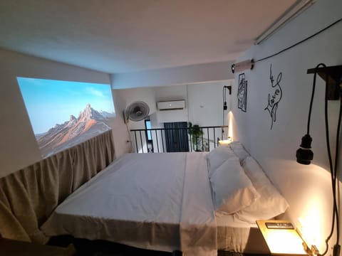Bed, TV and multimedia, Bedroom, air conditioner