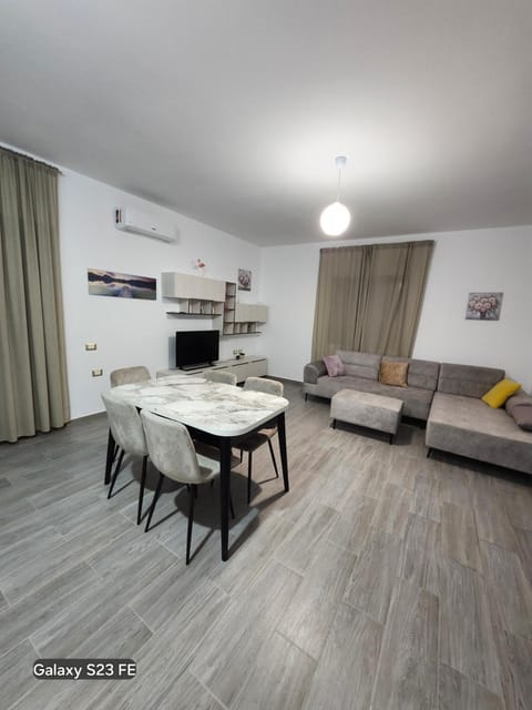 Albert's house for rent House in Vlorë