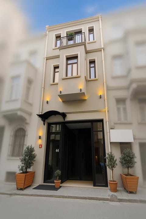Property building, Facade/entrance