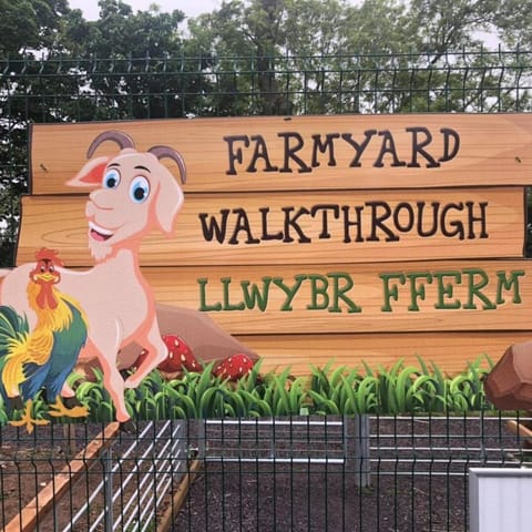 Nearby landmark, Day