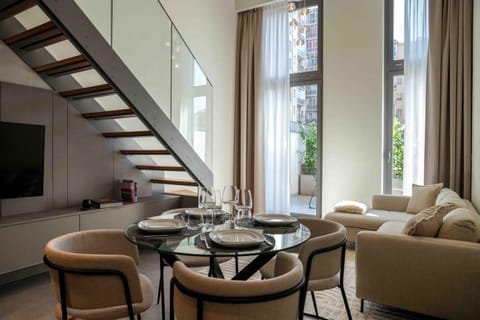 TV and multimedia, Living room, Seating area, Dining area