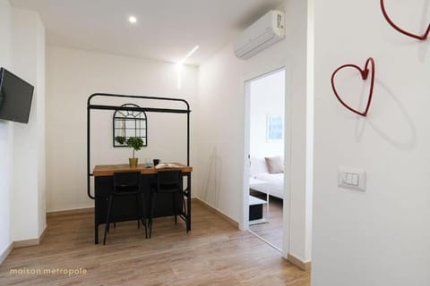 Bed, TV and multimedia, Living room, Photo of the whole room, Seating area, Dining area, Bedroom, internet, air conditioner