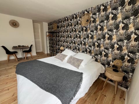 Bed, Photo of the whole room