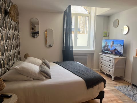 TV and multimedia, Photo of the whole room