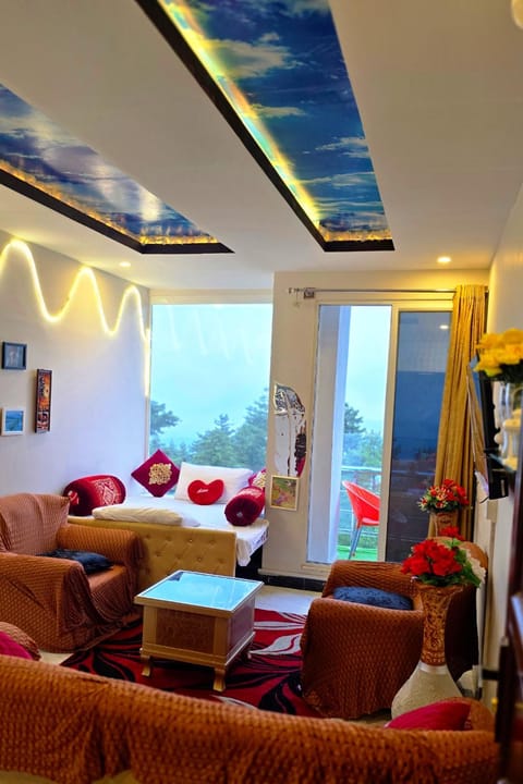 Natural landscape, TV and multimedia, Living room, Seating area, Mountain view, Mountain view