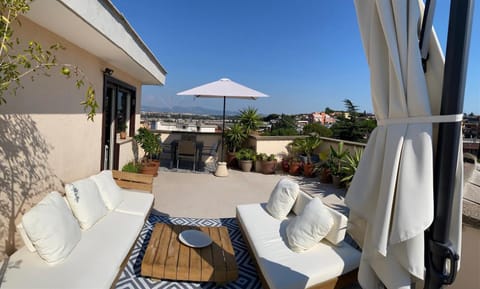 View (from property/room), Balcony/Terrace, sunbed