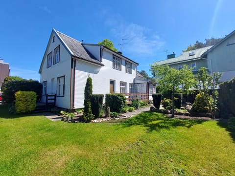 Property building, Day, Garden, Garden view