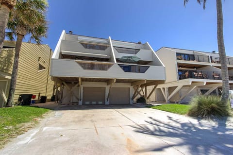 51 Beach Rd House in Siesta Beach