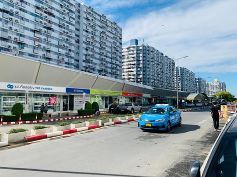 Neighbourhood, Street view
