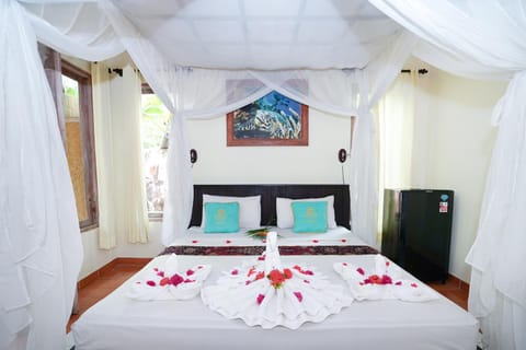 Property building, Bed, Bedroom