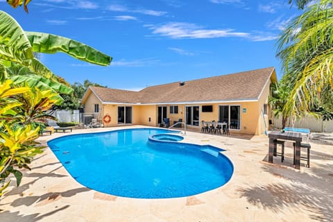 Palm Paradise Retreat Heated Pool East Delray House in Delray Beach