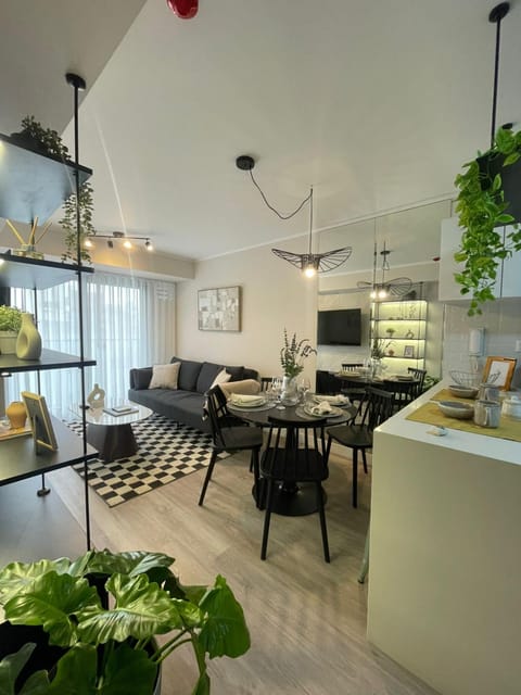 Kitchen or kitchenette, Living room, Seating area, Dining area, minibar, oven