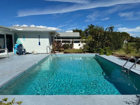 "Luxurious 4-Bed Furnished Home with Pool" House in Rotonda West