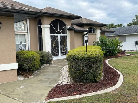 Freshwater Canal Pool Home House in Port Charlotte
