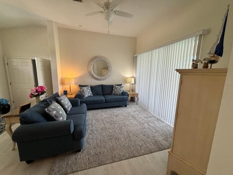 Spacious 3-Bed Oasis with Granite Finishes & Pool House in Rotonda Lakes