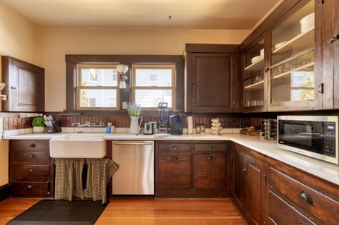 Spacious Group Retreat - 5BR - Sleeps 12 House in Portland