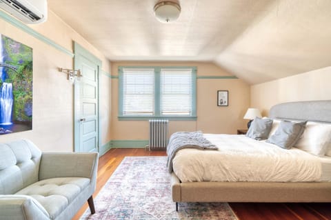 Spacious Group Retreat - 5BR - Sleeps 12 House in Portland