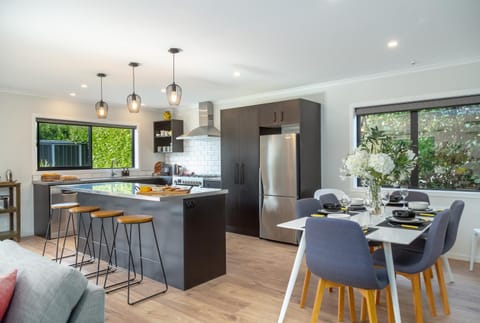 Dining area, kitchen