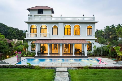 Property building, Garden view, Pool view, Swimming pool
