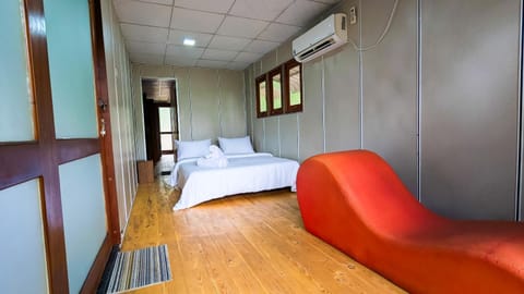 Bed, Living room, Photo of the whole room, Seating area, Bedroom, air conditioner