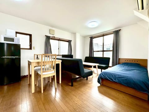Property building, Bed, Kitchen or kitchenette, Living room, Photo of the whole room, Dining area, Bedroom