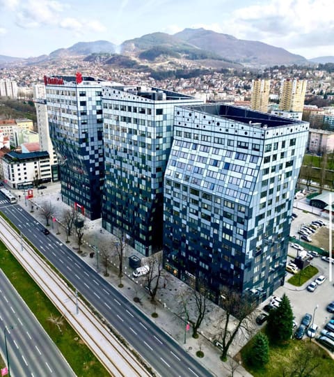 Property building, Day, Neighbourhood, Bird's eye view, City view, Street view, Location, Parking