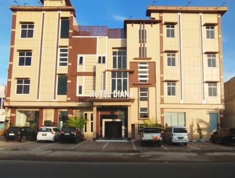 Property building, Day, Location, Parking