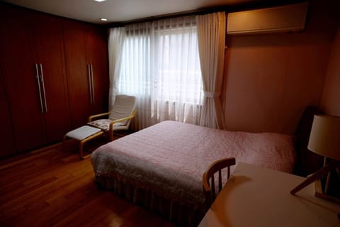 Photo of the whole room, Bedroom