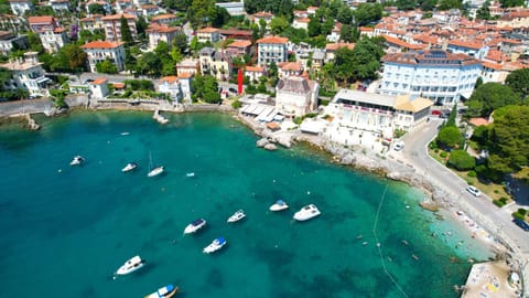 Property building, Bird's eye view, Beach