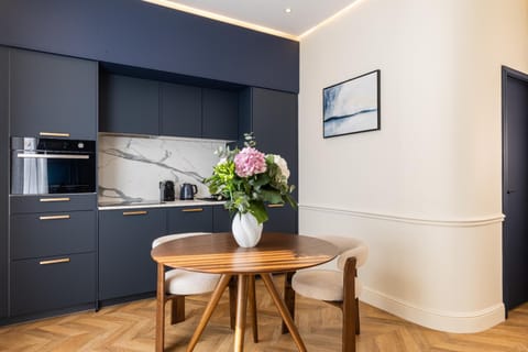 Hausman Suites - Appart Hotel Apartment in Caluire-et-Cuire