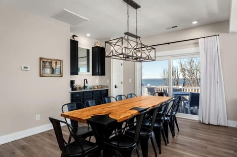 Stunning Spacious Beach House with Hot Tub and Gorgeous Views for a Memorable Escape to the Coast in Corolla, North Carolina House in Corolla