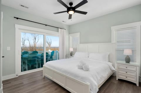 Stunning Spacious Beach House with Hot Tub and Gorgeous Views for a Memorable Escape to the Coast in Corolla, North Carolina House in Corolla