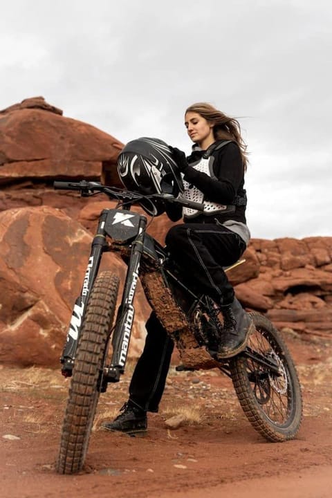 Luxurious Cave for a Romantic Retreat near Arches National Park in Moab, Utah House in Moab