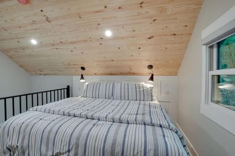 Pet-Friendly Tree House Great for a Relaxing Escape in Alabama House in Grant