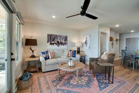 Gorgeous Cabin Great for Groups or Families with Jacuzzi, Fire Pit and Views in Alabama Cabin in Grant