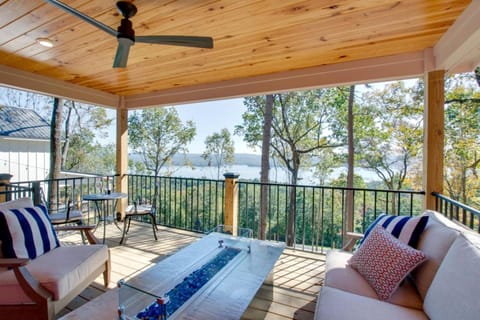 Charming Lake Cabin Retreat with Deck and Hot-Tub in Alabama Cabin in Grant